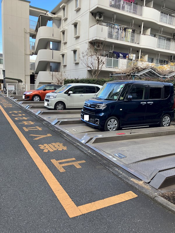 大口家族寮（コンフォール西寺尾） 駐車場